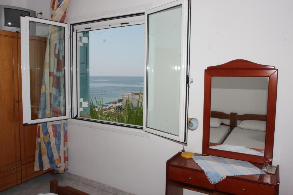 Akrogiali Hotel Plomari Екстер'єр фото